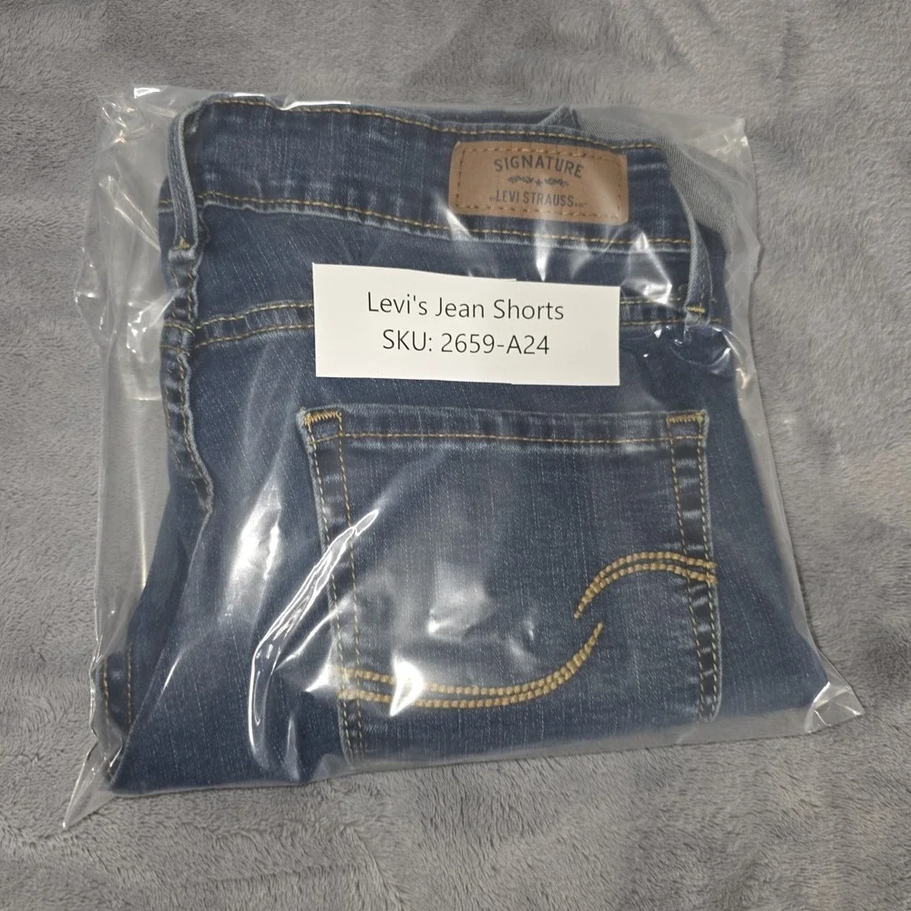 Signature Levi Strauss‎ Low Rise Cuffed Stretch Denim Jean Shorts Womens Size 27